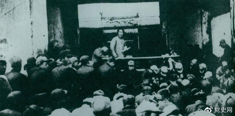 1935年12月27日，毛澤東在陜北瓦窯堡黨的活動(dòng)分子會(huì)議上作《論反對(duì)日本帝國(guó)主義的策略》報(bào)告。