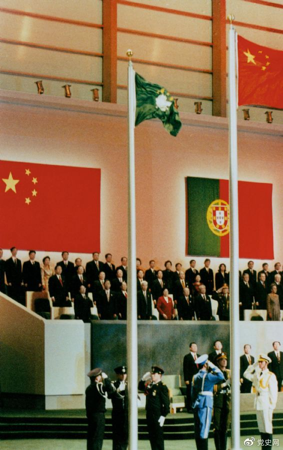 1999年12月20日，中國(guó)政府恢復(fù)行使對(duì)澳門的主權(quán)。